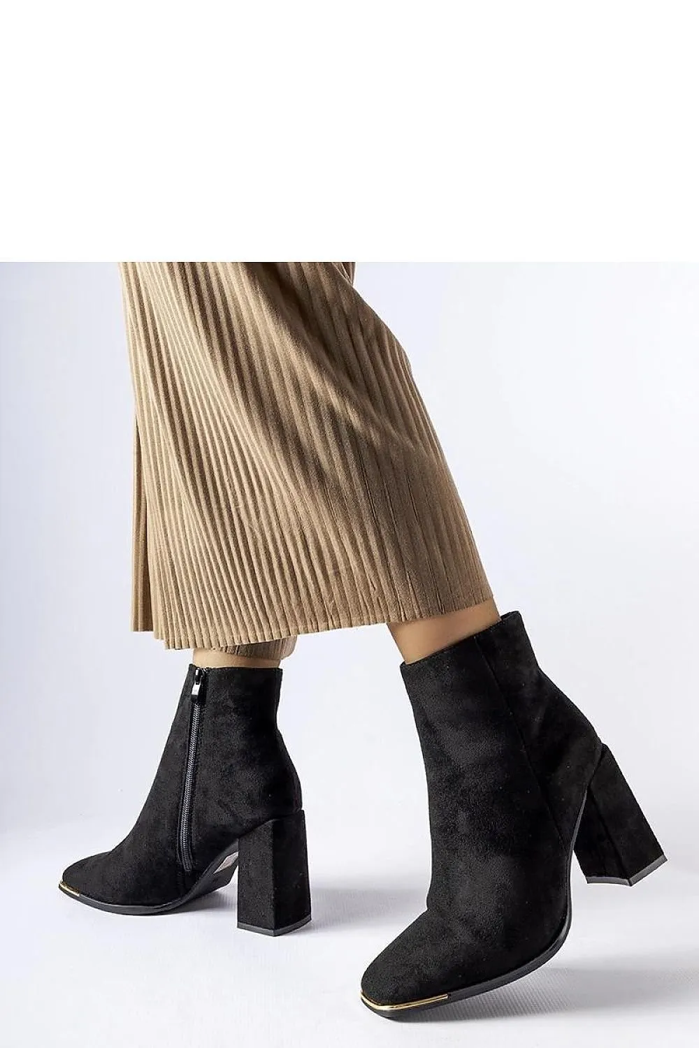 Black fashionable design heel boots