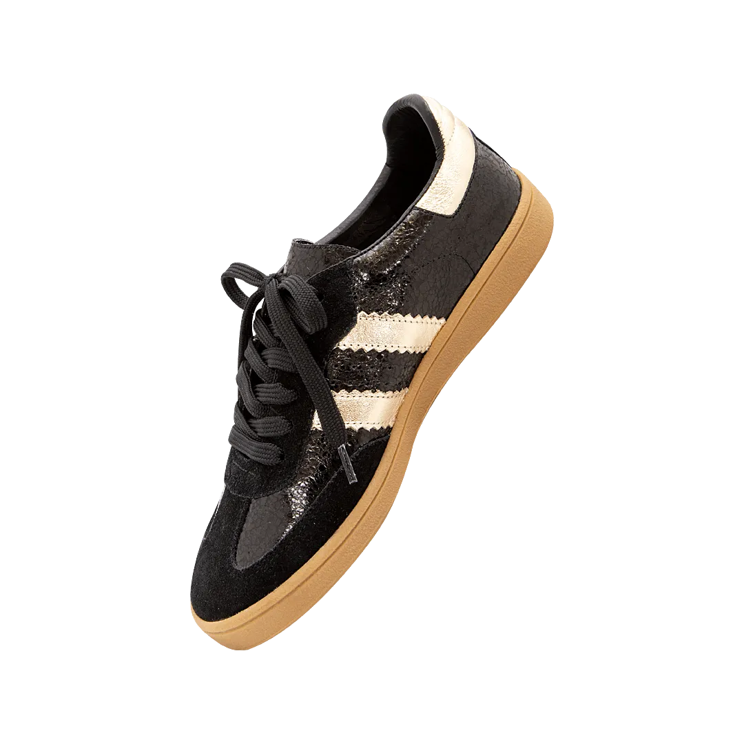 Classic leather sneakers in onyx black x gold