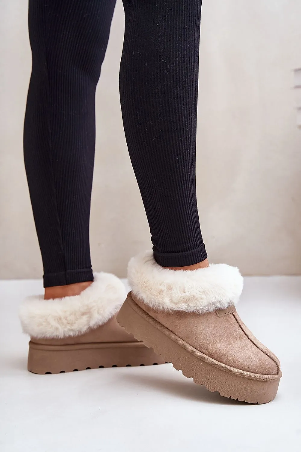 Fashionable low upper soft fur snow boots