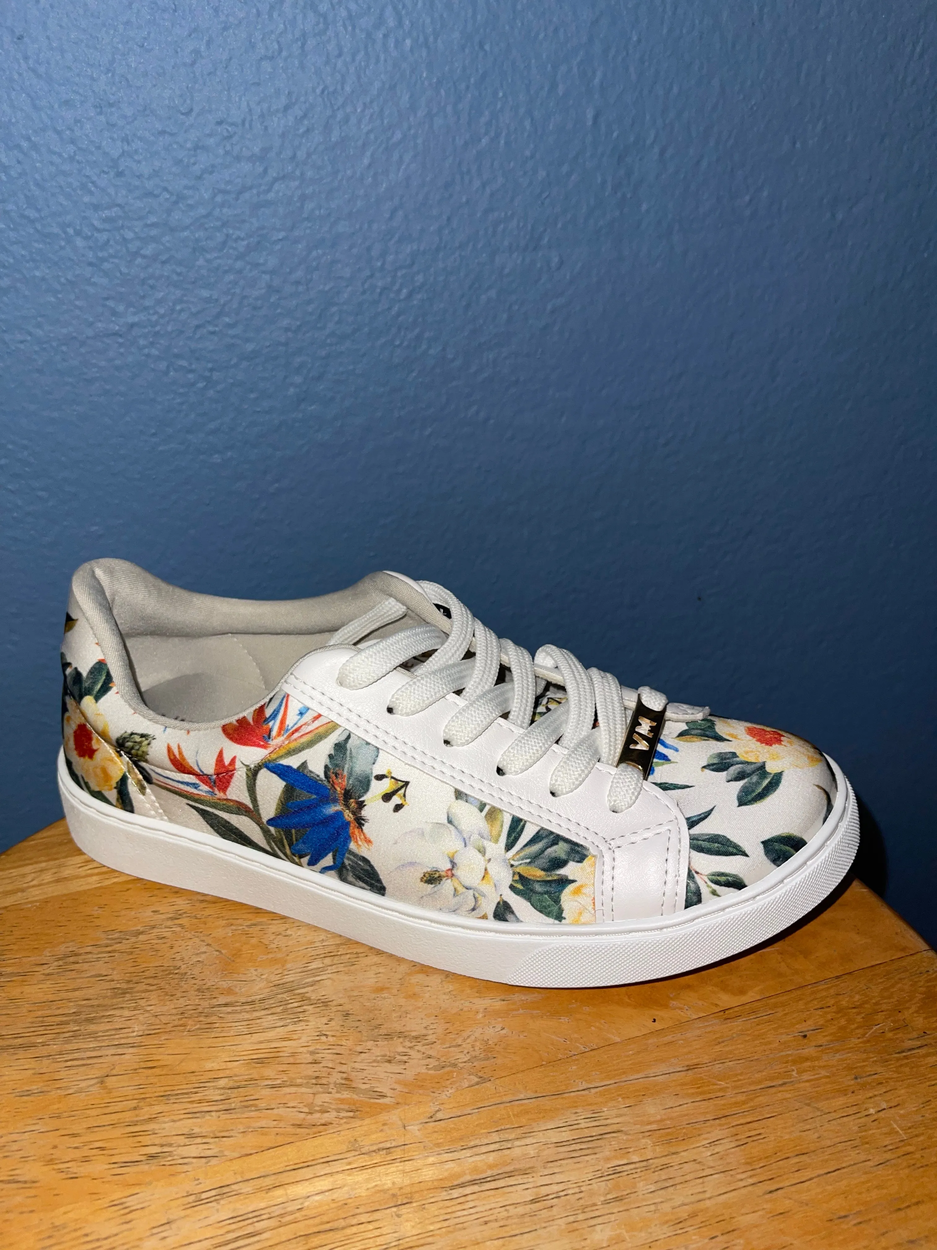 Multi white flowers sneakers