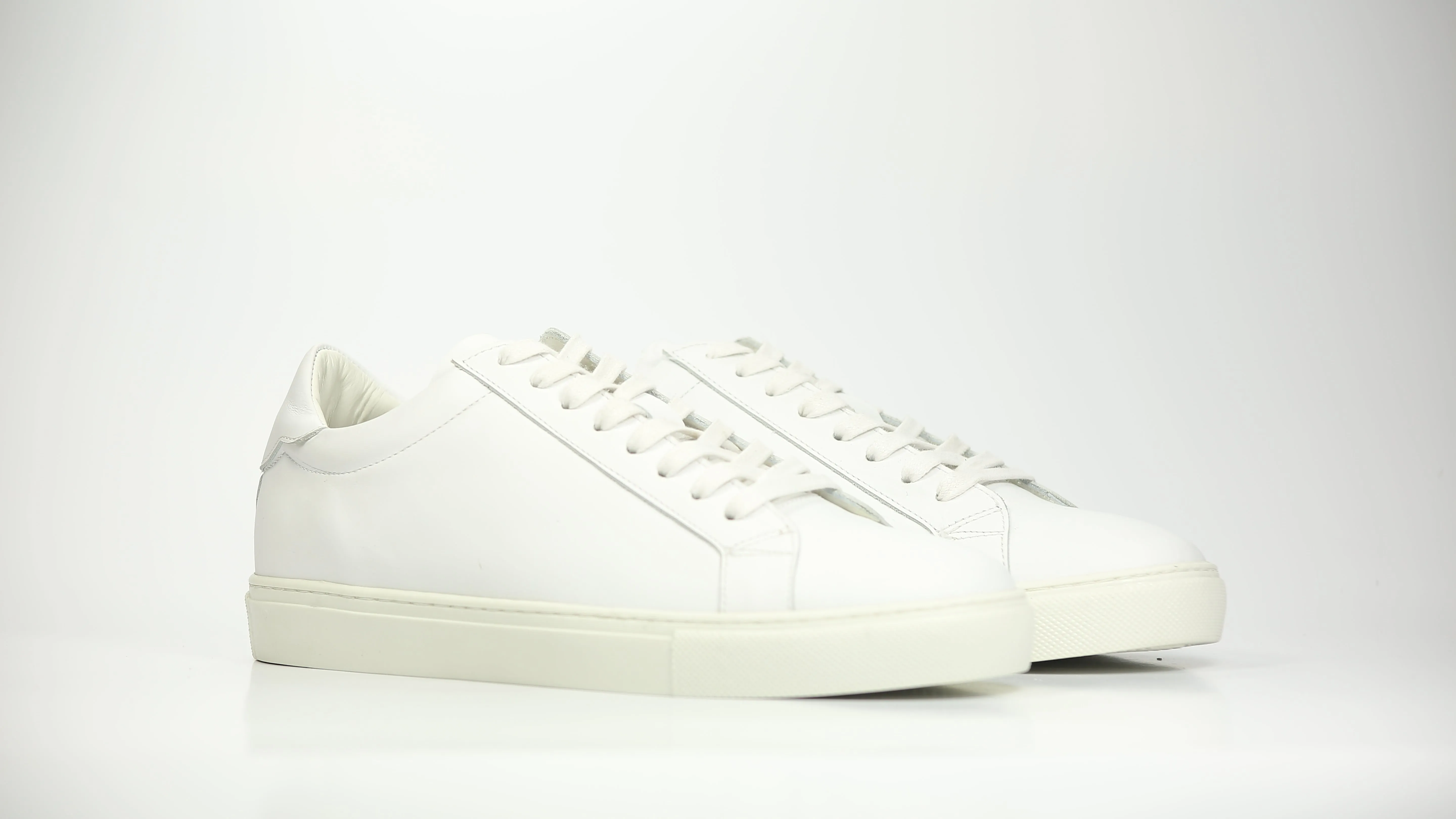 Sneakers GHOST en cuir blanc